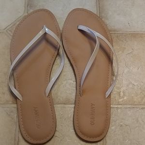 New Old Navy flip flop sandals